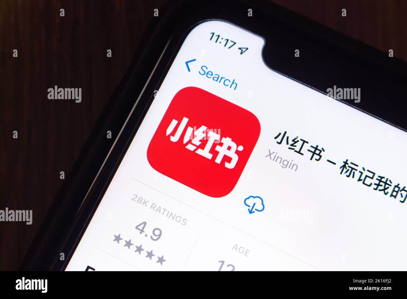 Piattaforma cinese di social media e e-commerce Xiaohongshu (app Xingin, nota anche come Little Red Book, o semplicemente Redbook) in App Store su iPhone. Foto Stock