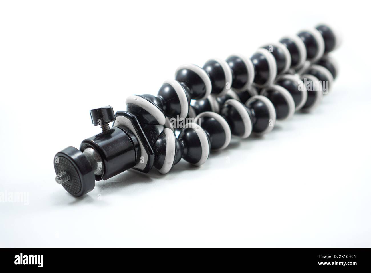 gorilla pod isolato su sfondo bianco - treppiede per smartphone - treppiede flessibile - treppiede polpo Foto Stock