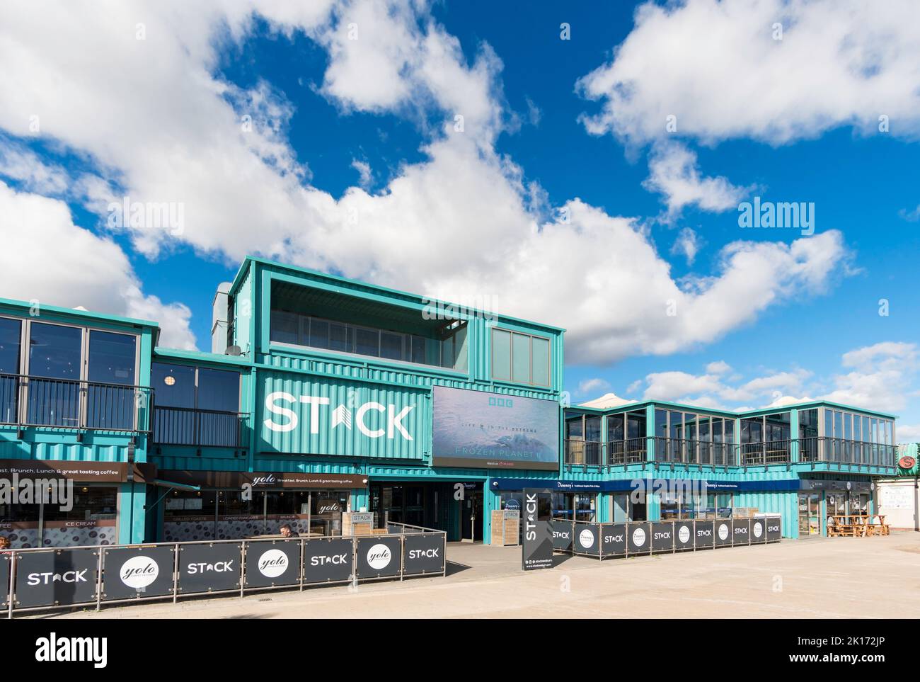 Lo Stack a Shipping Container ha costruito un luogo di intrattenimento a Seaburn, Sunderland, Inghilterra, Regno Unito Foto Stock