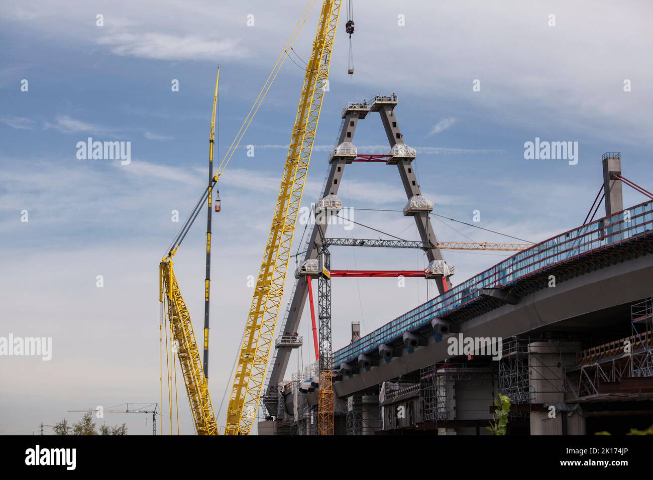 Costruzione del nuovo ponte sul fiume Reno dell'autostrada A1 tra Colonia e Leverkusen, Colonia, Germania. 13.09.2022 Baustelle der neuen RH Foto Stock