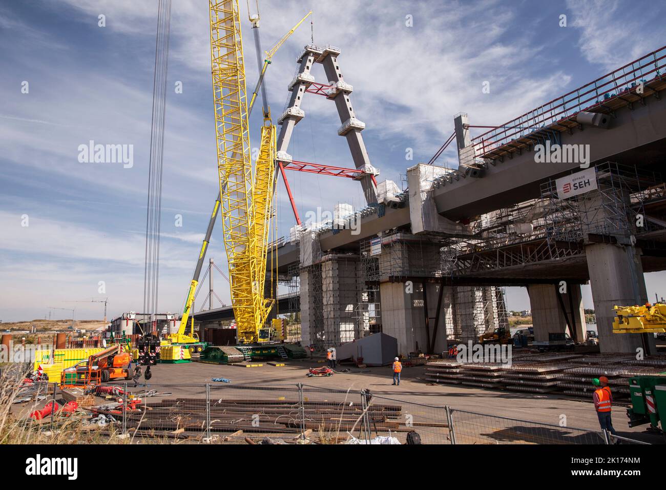 Costruzione del nuovo ponte sul fiume Reno dell'autostrada A1 tra Colonia e Leverkusen, Colonia, Germania. 13.09.2022 Baustelle der neuen RH Foto Stock