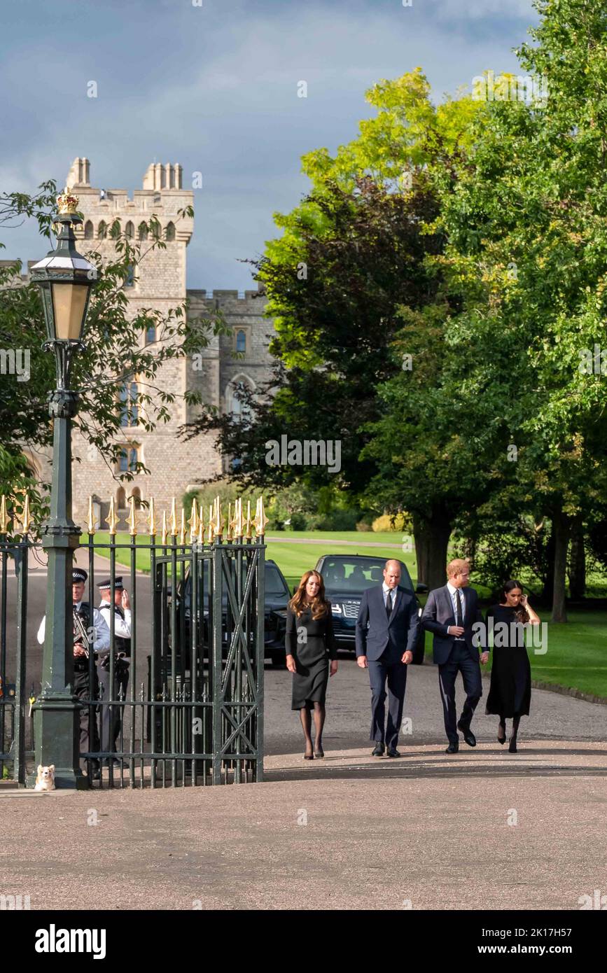 Il Duca e la Duchessa di Sussex arrivano con il Principe e la Principessa di Galles al Castello di Windsor per salutare i benestanti, durante il secondo giorno di nazionale Foto Stock