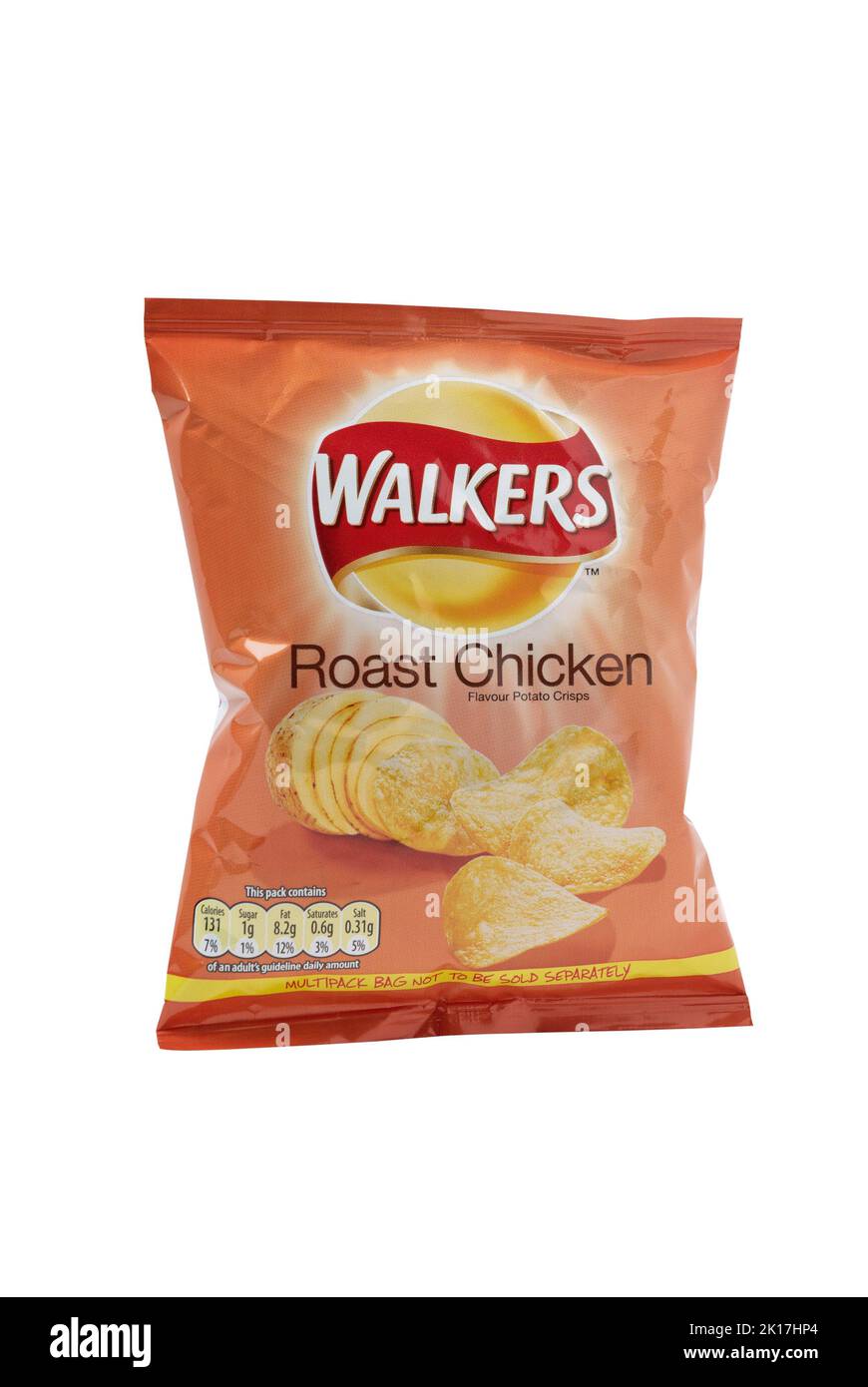 Pacchetto di patatine al sapore di pollo arrosto Walkers isolato su bianco con percorso tagliato Foto Stock