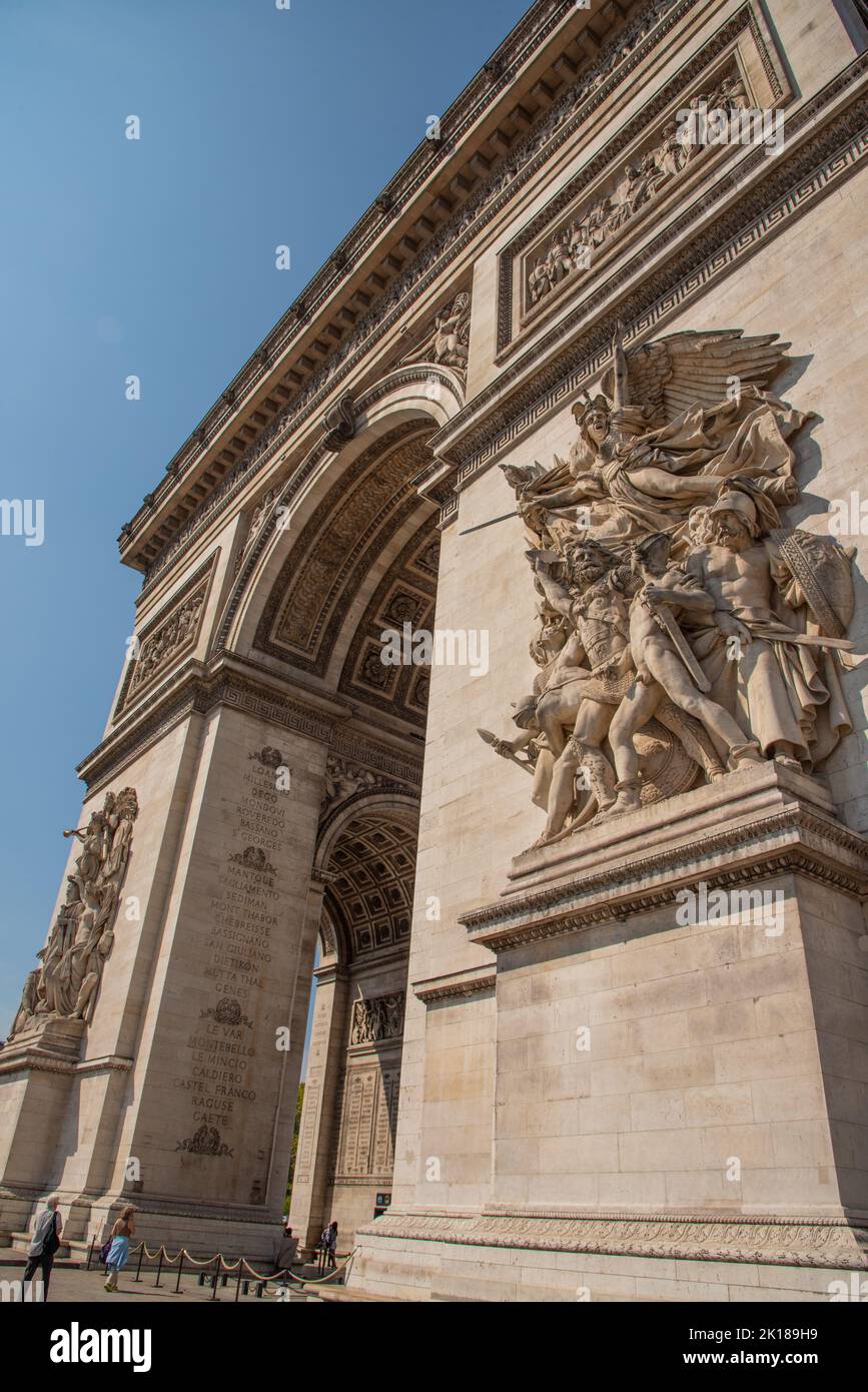 Parigi, francia. Agosto 2022. L'Arc de Triomph sulla Place d'Etoile a Parigi. Foto di alta qualità Foto Stock