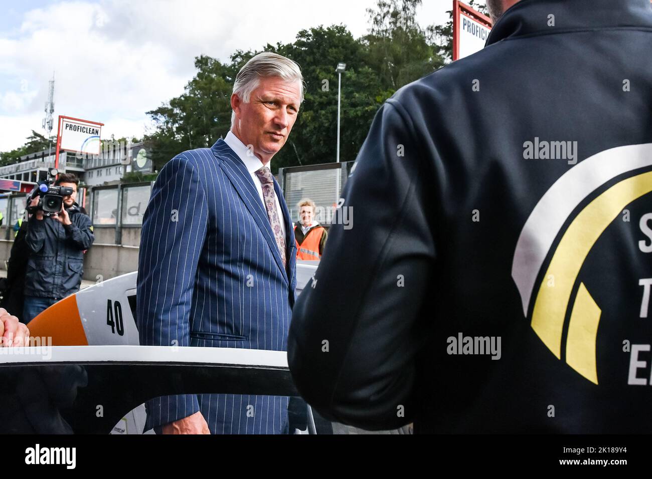 Re Philippe - Filip del Belgio nella foto durante una visita all'iLumen European Solar Challenge (iESC), presso la pista di Zolder, a Heusden-Zolder, venerdì 16 settembre 2022. L'iESC è l'unica gara automobilistica di 24 ore al mondo per i veicoli a energia solare. Il Re incontra l'Agoria Solar Team, un team composto da studenti belgi di ingegneria. FOTO DI BELGA JILL DELSAUX Foto Stock