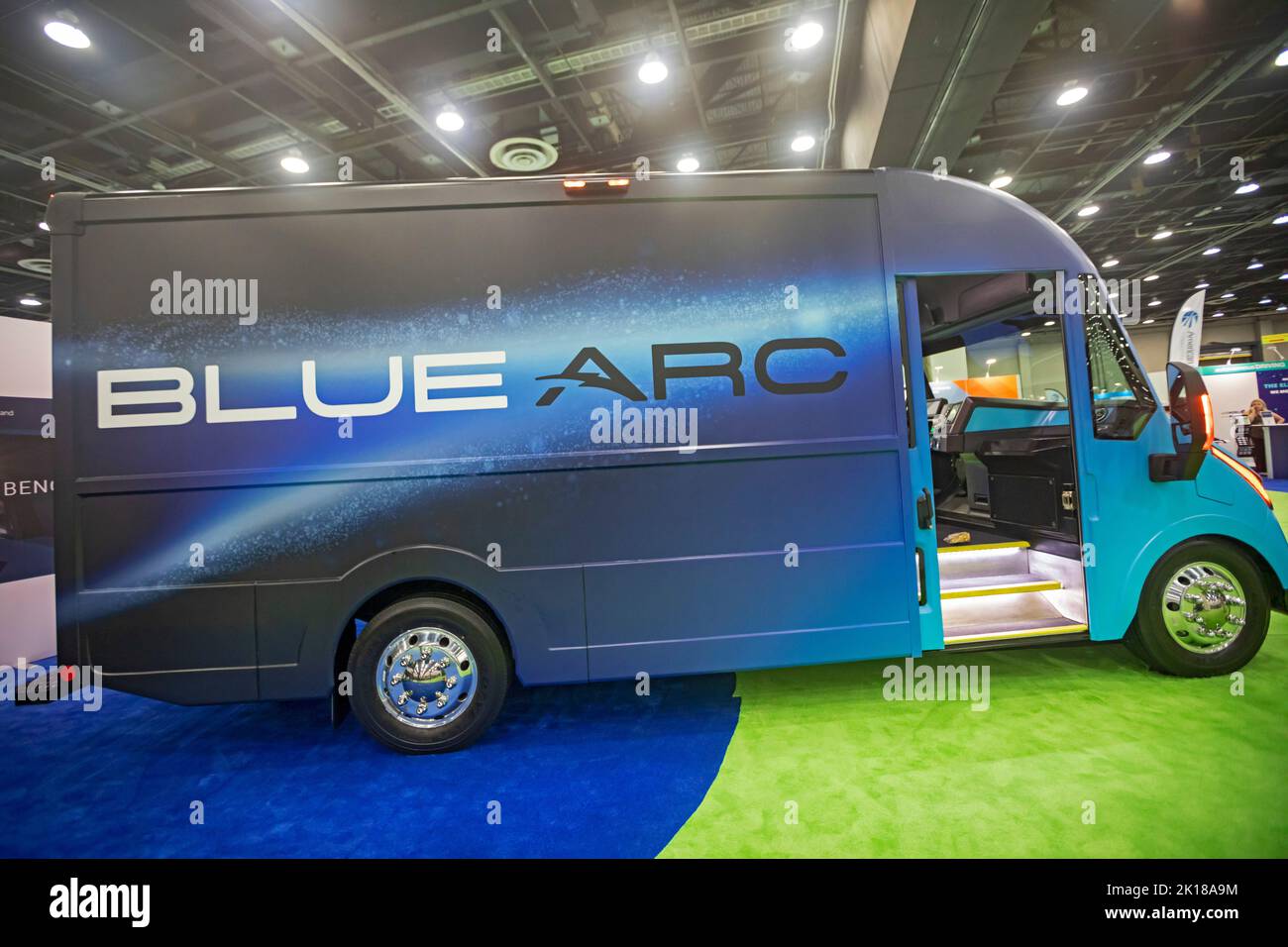 Detroit, Michigan, Stati Uniti. 15th Set, 2022. Un camion elettrico di consegna è stato sviluppato da Blue Arc, in mostra al North American International Auto Show. Credit: Jim West/Alamy Live News Foto Stock