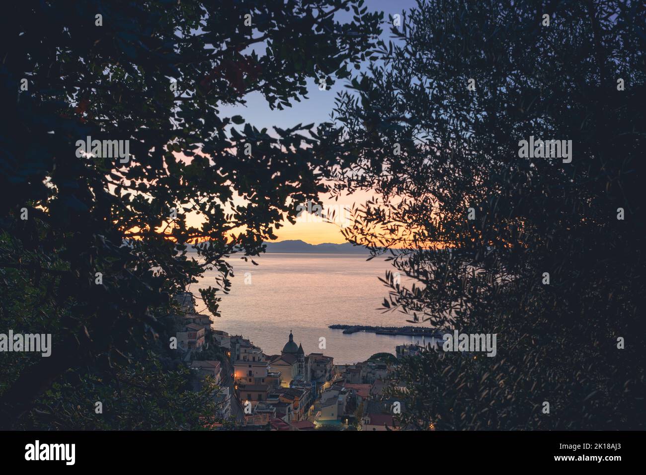 cetara, villaggio sulla costiera amalfitana, positano, italia Foto Stock