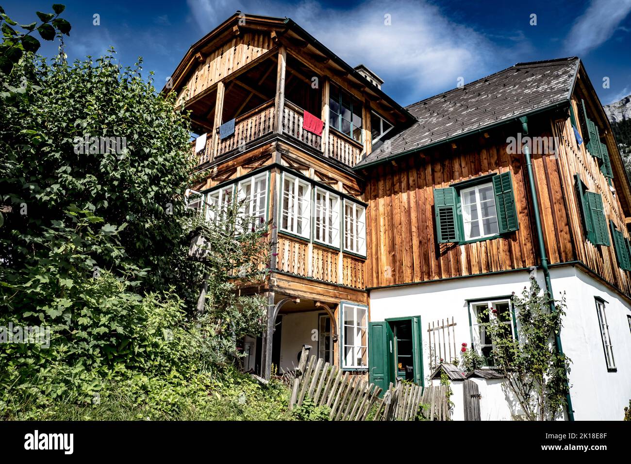 Vista su una tipica casa cittadina storica nel centro di Altaussee, regione Ausseer Land, Stiria, Austria Foto Stock