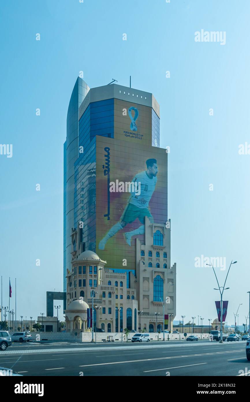 Qatar City è pronta per la Coppa del mondo FIFA. Doha edifici e strada Foto Stock