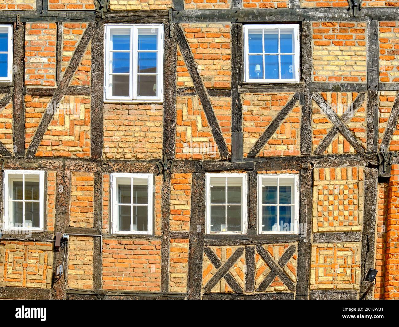 Immagine concettuale e simbolica, concetto dell'edificio a graticcio, illustrato dall'esempio del Brauhaus am Lohberg, Wismar, Germania. Foto Stock