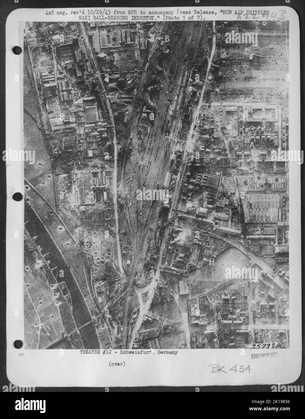 'Lo abbiamo fatto alla luce del giorno e lo abbiamo fatto con precisione, puntando i nostri esplosivi con la cura e la precisione di un marcatore che spara un fucile contro un bullseye. Ci siamo spostati in una città di 50.000 persone e abbiamo distrutto la parte di essa che contribuiva alle capacità del nemico Foto Stock