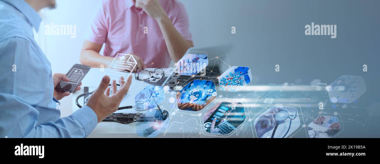 Uomo paziente che ha consultato il medico ginecologo o psichiatra ed esaminando la salute in clinica ginecologica medica o ospedale mentale healt Foto Stock