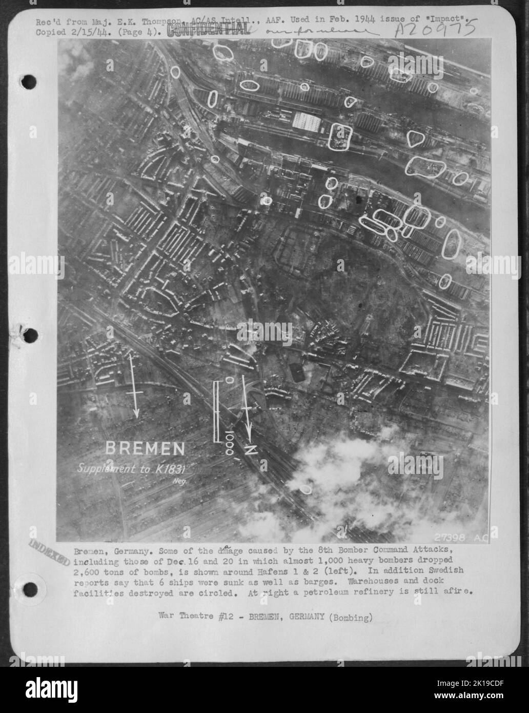 Brema, Germania. Alcuni dei danni causati dagli attacchi del comando dei Bomber del 8th, compresi quelli del 16 e 20 dicembre in cui quasi 1.000 pesanti bombardieri hanno abbandonato 2.600 tonnellate di bombe, sono mostrati intorno agli Hafens 1 & 2 (a sinistra). Inoltre, le relazioni svedesi Foto Stock