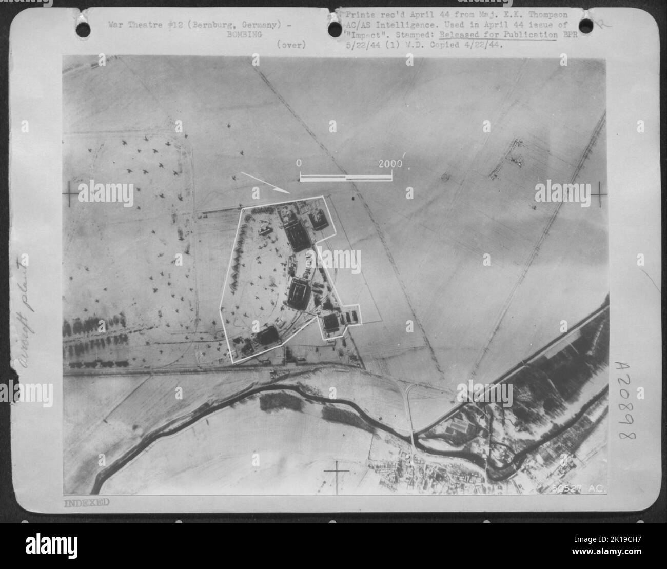 Prima del bombardamento: Si tratta di un impianto di assemblaggio Ju-88, che estrae componenti da Aschersleben e Galberstadt. Foto Stock