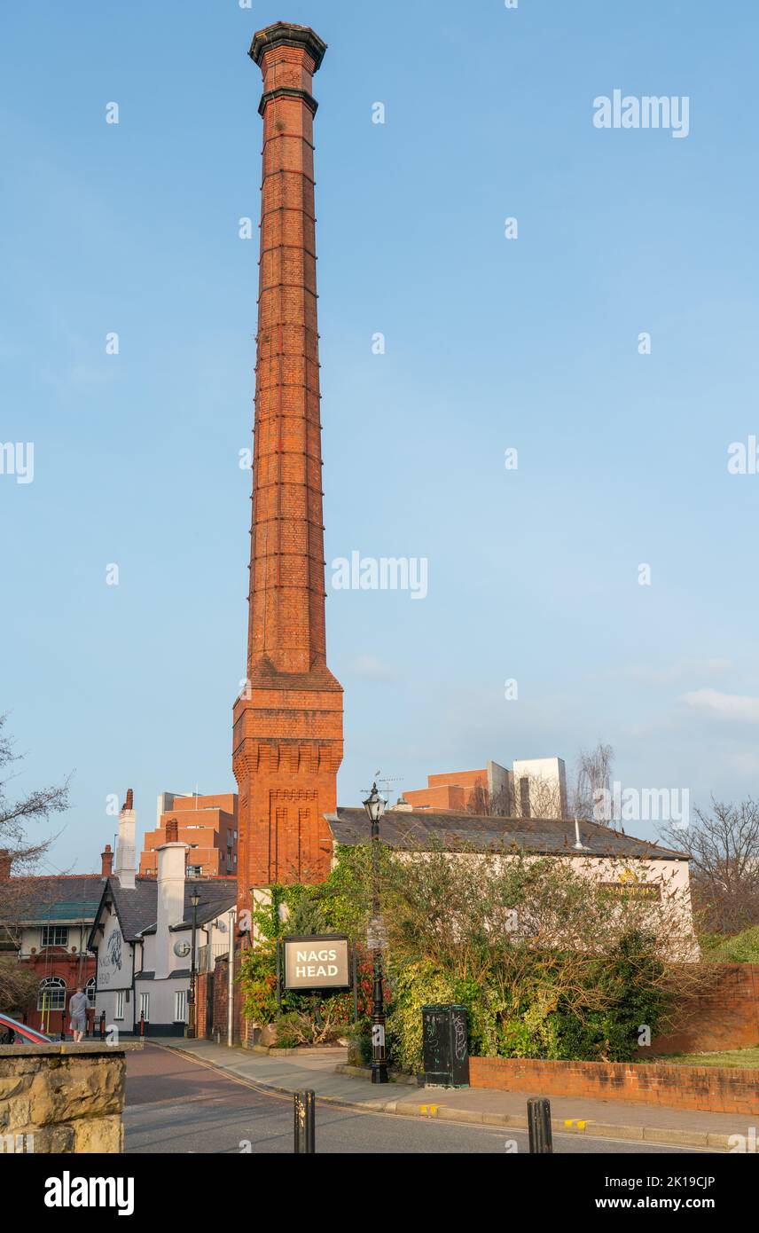 The Nag's Head Pub, Mount Street, Wrexham, Galles del Nord. Parte dell'edificio era una fabbrica di birra. Immagine ripresa nel marzo 2022. Foto Stock