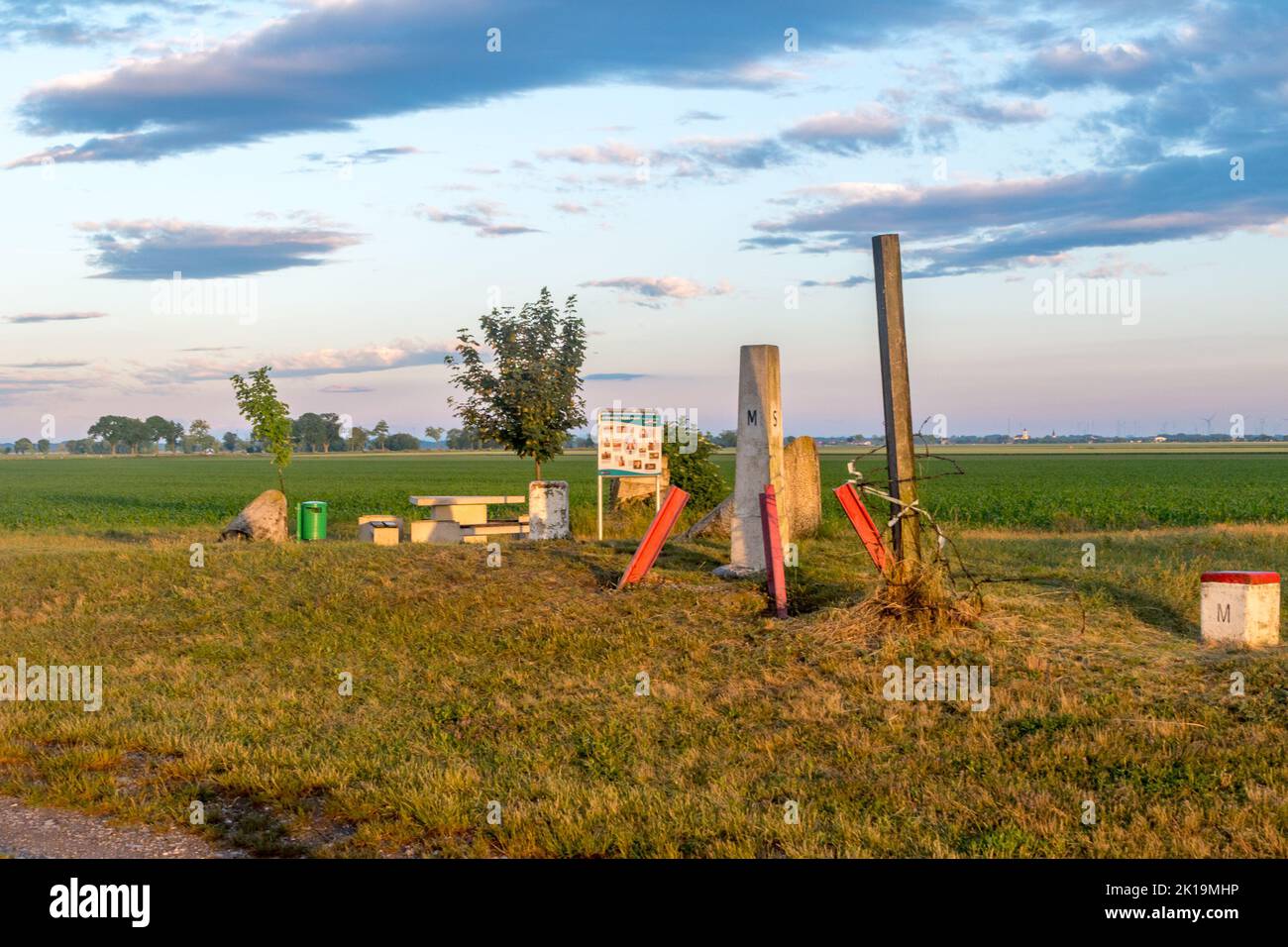 Vista dal sito ungherese al tripunto di Ungheria, Austria e Slovacchia. Trojmedzie SK e HU e AT. Confine di tre paesi nello spazio Schengen europeo. Foto Stock