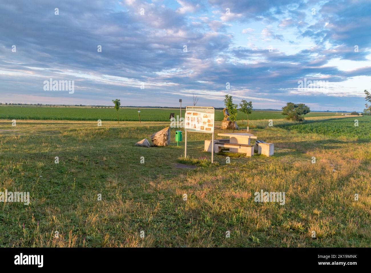 Deutsch Jahrndorf, Austria - 1 giugno 2022: Zona di riposo sul tripunto di Ungheria, Austria e Slovacchia. Trojmedzie SK e HU e AT. Confine di tre contee Foto Stock
