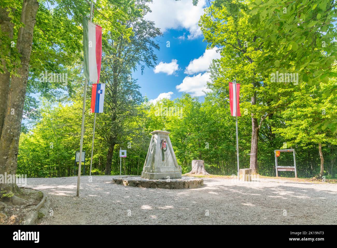 Felsoszolnok, Ungheria - 1 giugno 2022: Tromejnik, 3-sito di confine nazionale (Slovenia, Austria, Ungheria). Confine di tre paesi nell'area Schengen a dell'Europa Foto Stock