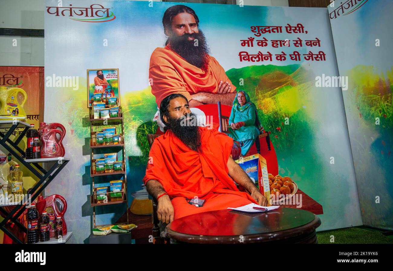 Fondatore e CEO di Patanjali Ayurved, Baba Ramdev visto durante un'intervista mediatica al Constitution Club. Ramdev condividere Patanjali 5 GRANDI piani per i prossimi 5 anni, Patanjali Ayurved, è una multinazionale indiana holding conglomerato, con sede a Haridwar, India. Fu fondata da Baba Ramdev e Acharya Balkrishna nel 2006. (Foto di Pradeep Gaur / SOPA Images/Sipa USA) Foto Stock