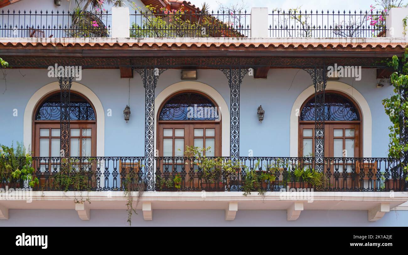 Balcone di una casa coloniale, casco Viejo, Panama City, Panama, America Centrale Foto Stock