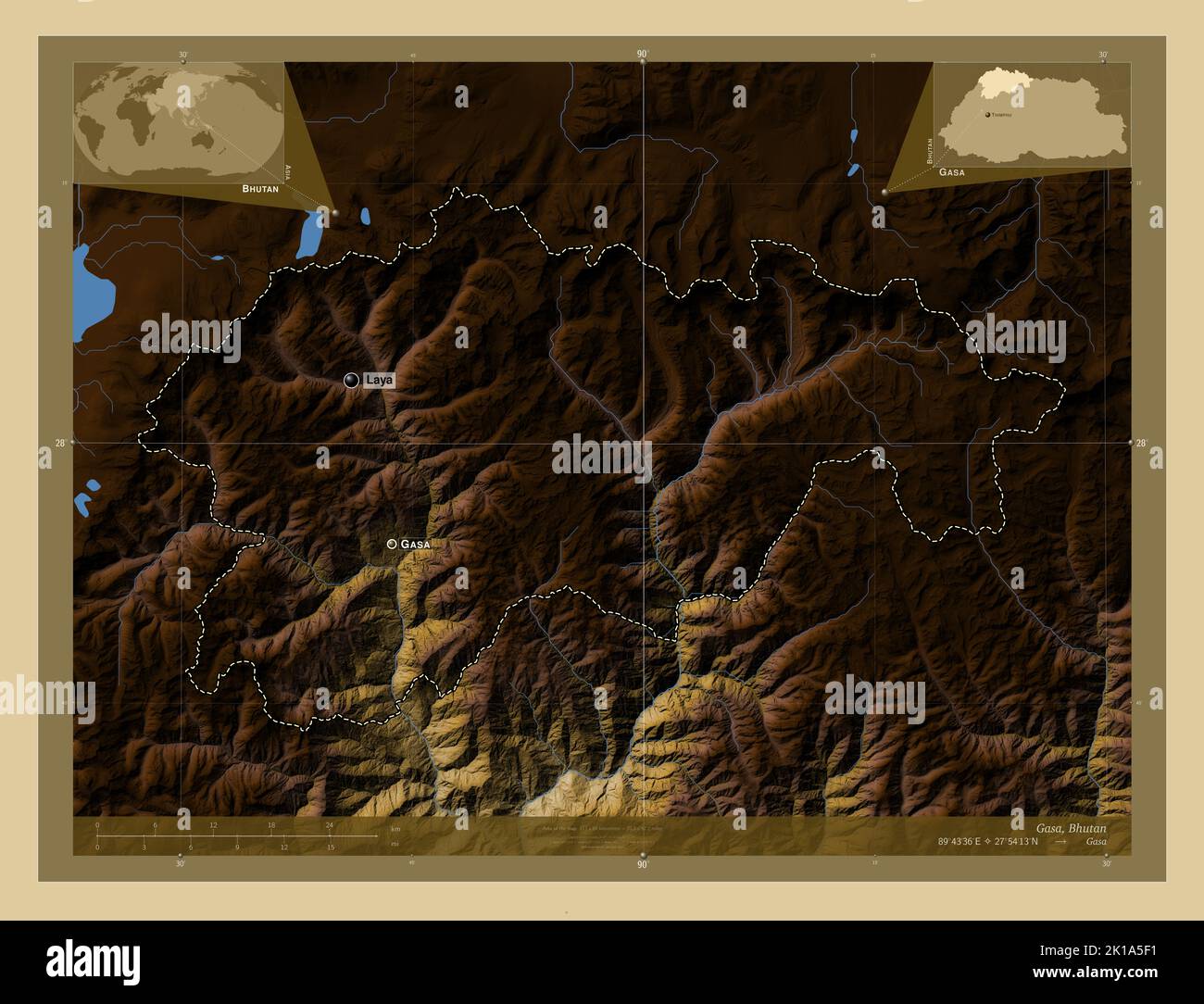 Gasa, distretto di Bhutan. Mappa di altitudine colorata con laghi e fiumi. Località e nomi delle principali città della regione. Posizione ausiliaria angolo ma Foto Stock