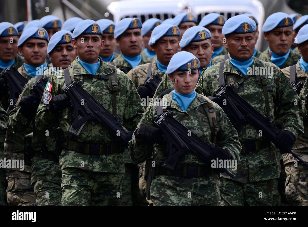 Città del Messico, Messico. 16th Set, 2022. 16 settembre 2022, Città del Messico, Messico: Esercito messicano che marciò durante la parata civico-militare come parte della commemorazione del 212th° anniversario dell'inizio dell'indipendenza del Messico nel centro. Il 16 settembre 2022 a Città del Messico, Messico. (Foto di Carlos Tischler/ Eyepix Group) Credit: Eyepix Group/Alamy Live News Foto Stock