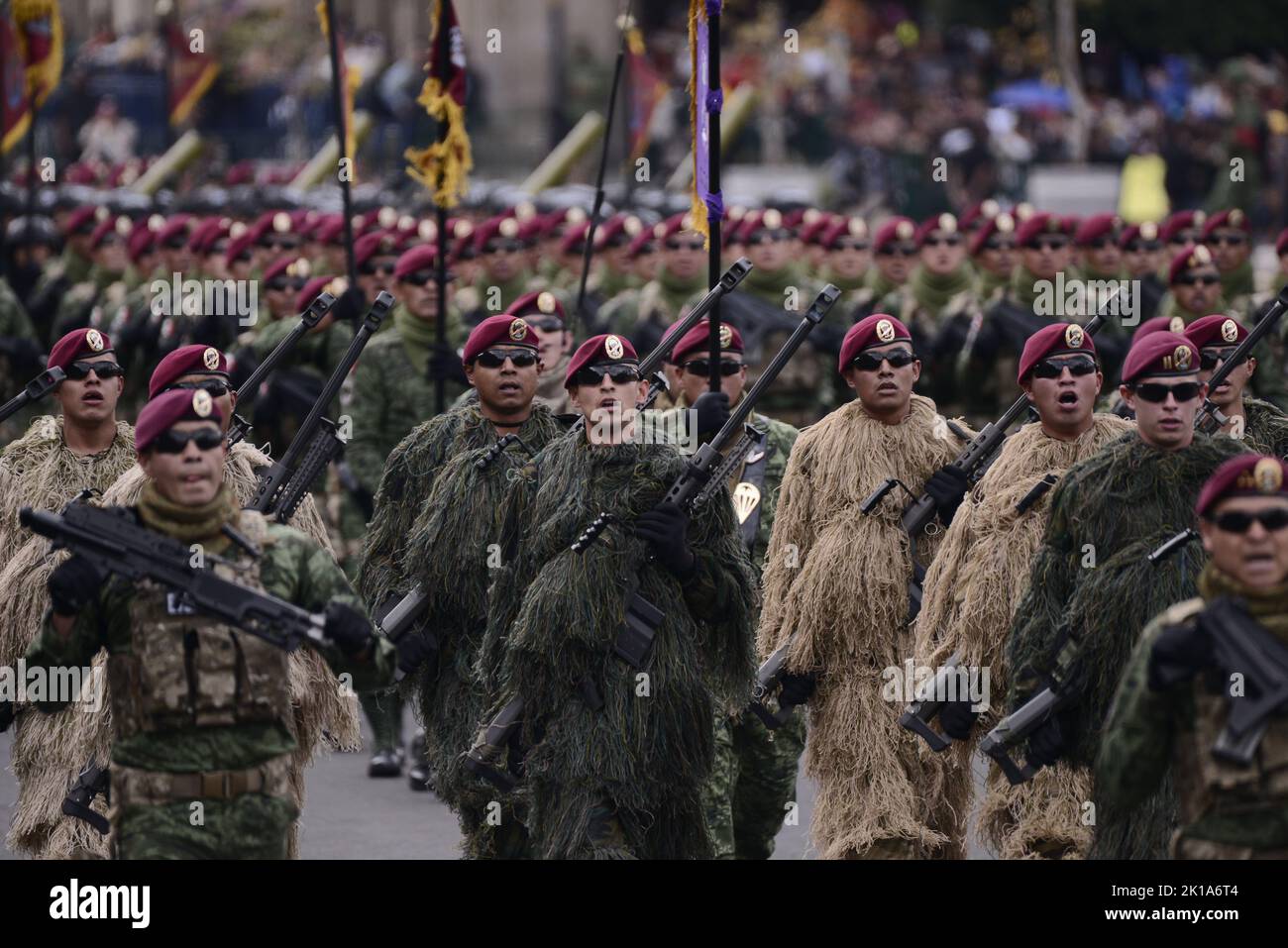 Città del Messico, Messico. 16th Set, 2022. 16 settembre 2022, Città del Messico, Messico: Esercito messicano che marciò durante la parata civico-militare come parte della commemorazione del 212th° anniversario dell'inizio dell'indipendenza del Messico nel centro. Il 16 settembre 2022 a Città del Messico, Messico. (Foto di Carlos Tischler/ Eyepix Group) Credit: Eyepix Group/Alamy Live News Foto Stock