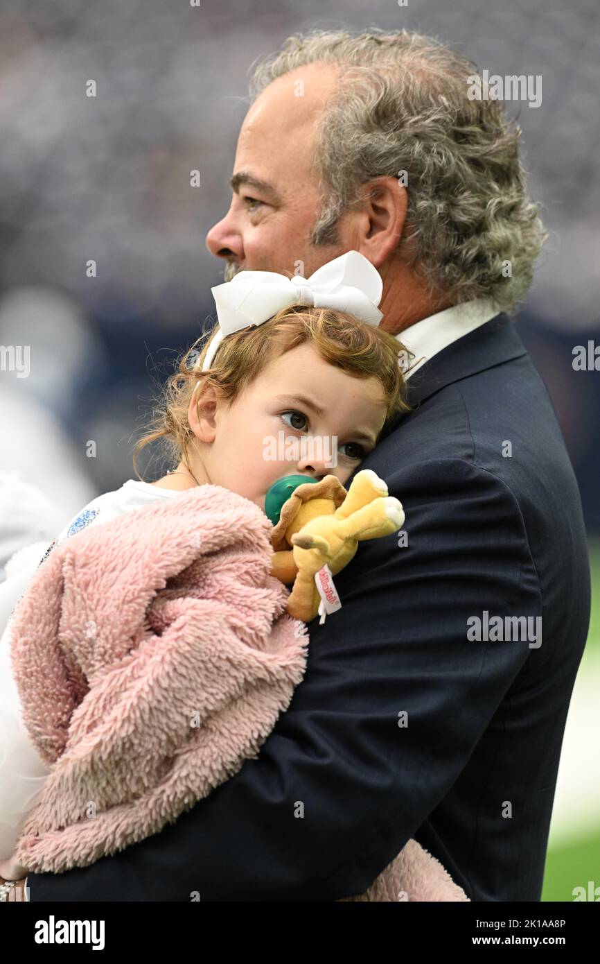 Il proprietario dei texani di Houston Cal McNair e figlia prima della partita di football della NFL tra gli Indianapolis Colts e gli Houston Texans il 11 settembre 2022 Foto Stock