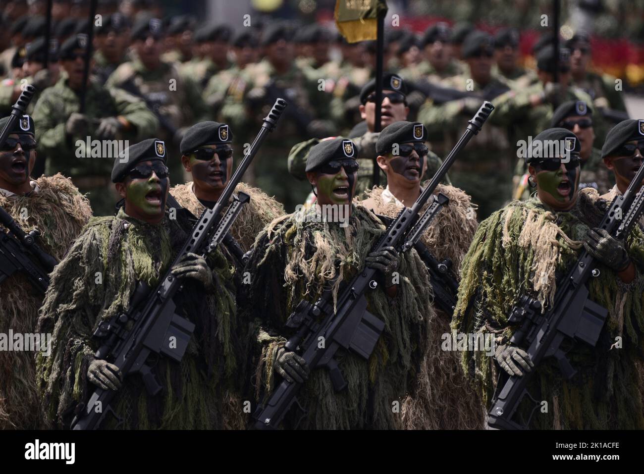 Città del Messico, Messico. 16th Set, 2022. L'esercito messicano marciò durante la parata civico-militare come parte della commemorazione del 212th° anniversario dell'inizio dell'indipendenza del Messico nel centro. Il 16 settembre 2022 a Città del Messico, Messico. Credit: ZUMA Press, Inc./Alamy Live News Foto Stock