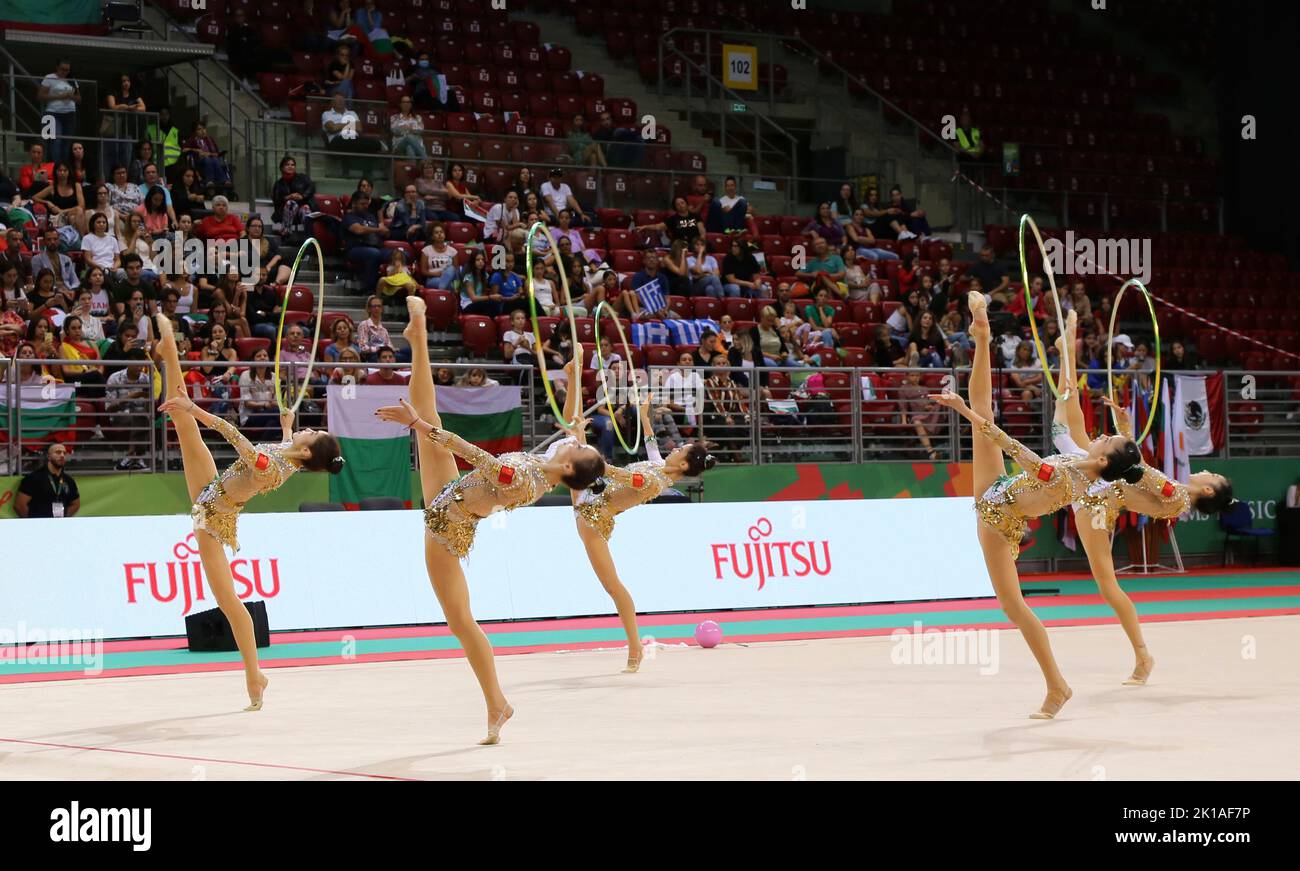 Sofia, Bulgaria. 16th Set, 2022. Team China partecipa al concorso generale al 39th° Campionato Mondiale di Ginnastica ritmica di Sofia, Bulgaria, 16 settembre 2022. Credit: LIN Hao/Xinhua/Alamy Live News Foto Stock