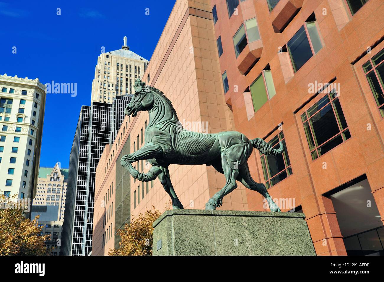 Chicago, Illinois, Stati Uniti. La statua di San Marco II di Ludovico de Luigi nel mezzo del quartiere finanziario di Chicago, in One Financial Plaza. Foto Stock