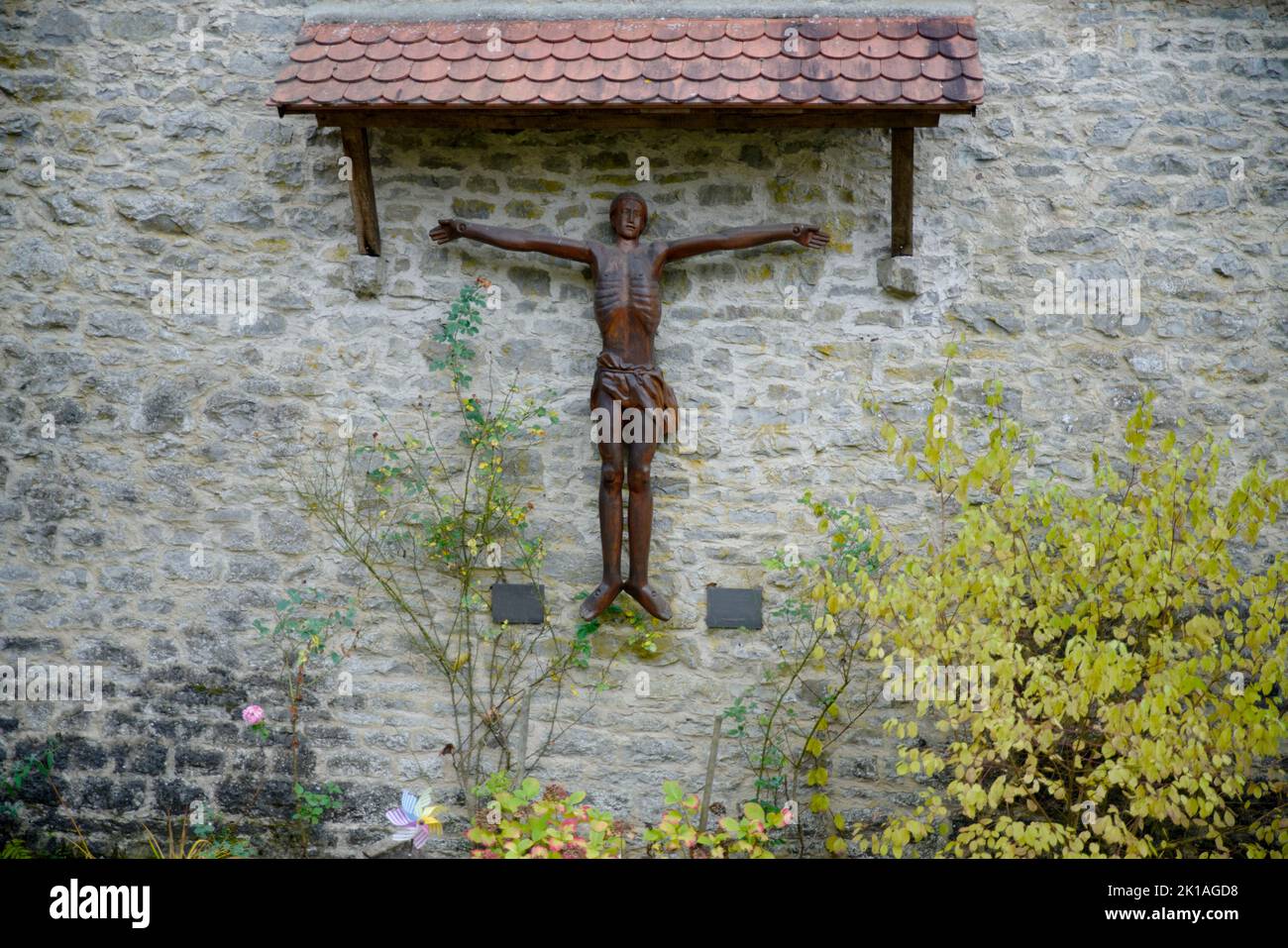 Kreuz im Klostergarten des Klosters Schöntal Foto Stock