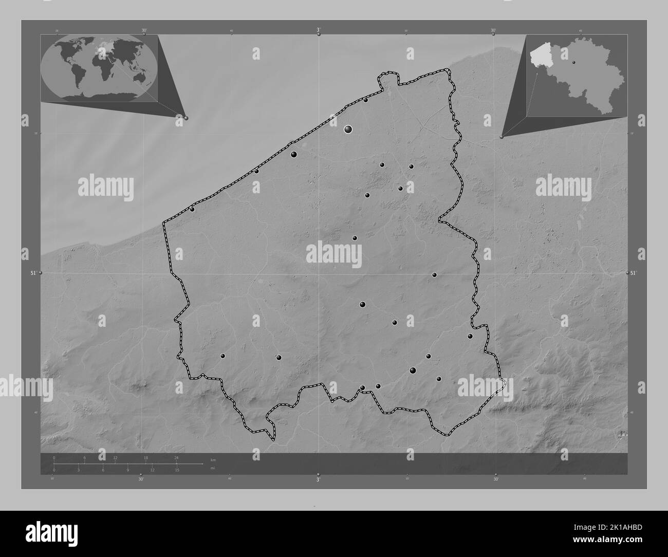 Vlaanderen occidentale, provincia del Belgio. Mappa in scala di grigi con laghi e fiumi. Posizioni delle principali città della regione. Posizione ausiliaria angolo Foto Stock