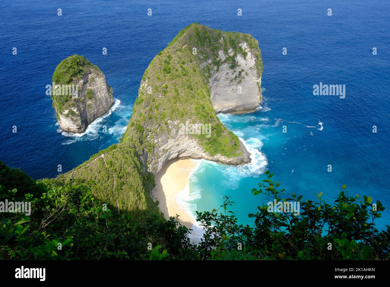 Indonesia Penida Island - Nusa Penida Kelingking Beach - punto panoramico della costa Foto Stock