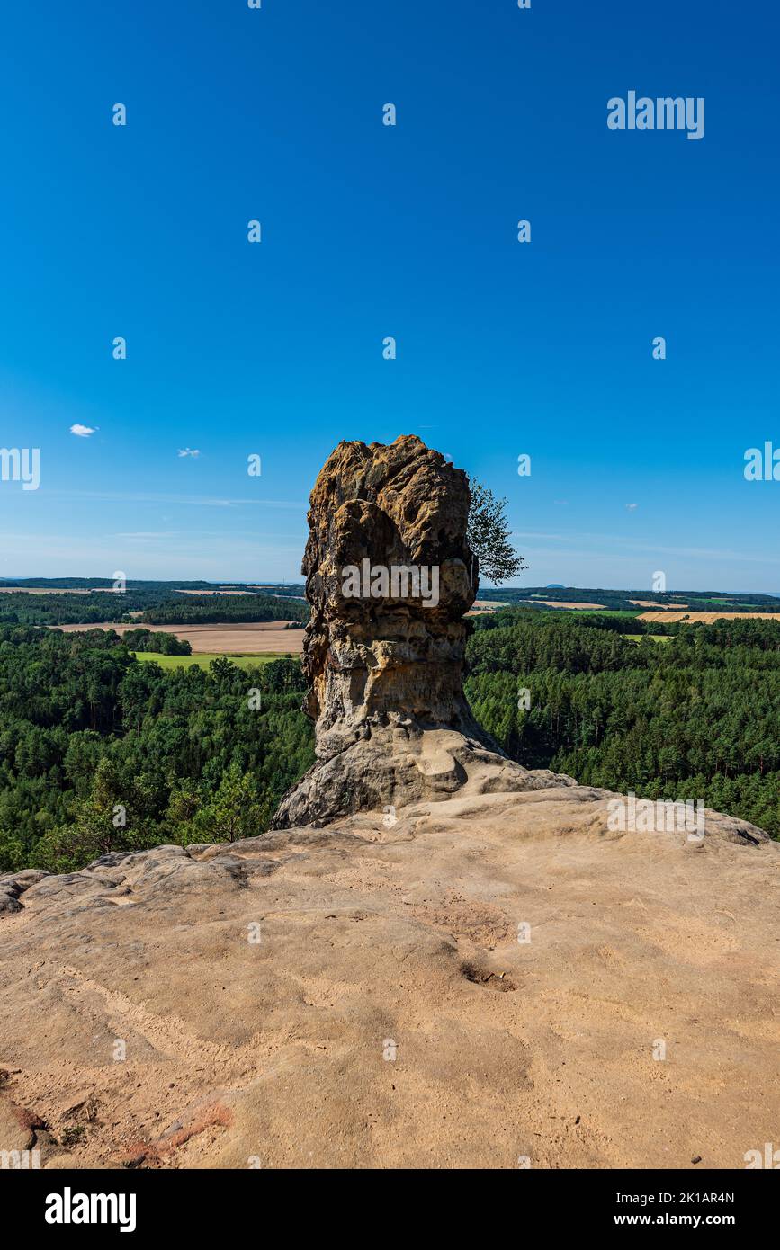 Capska Palice formazione rocciosa a CHKO Kokorinsko in Repubblica Ceca durante bella estate dsy Foto Stock