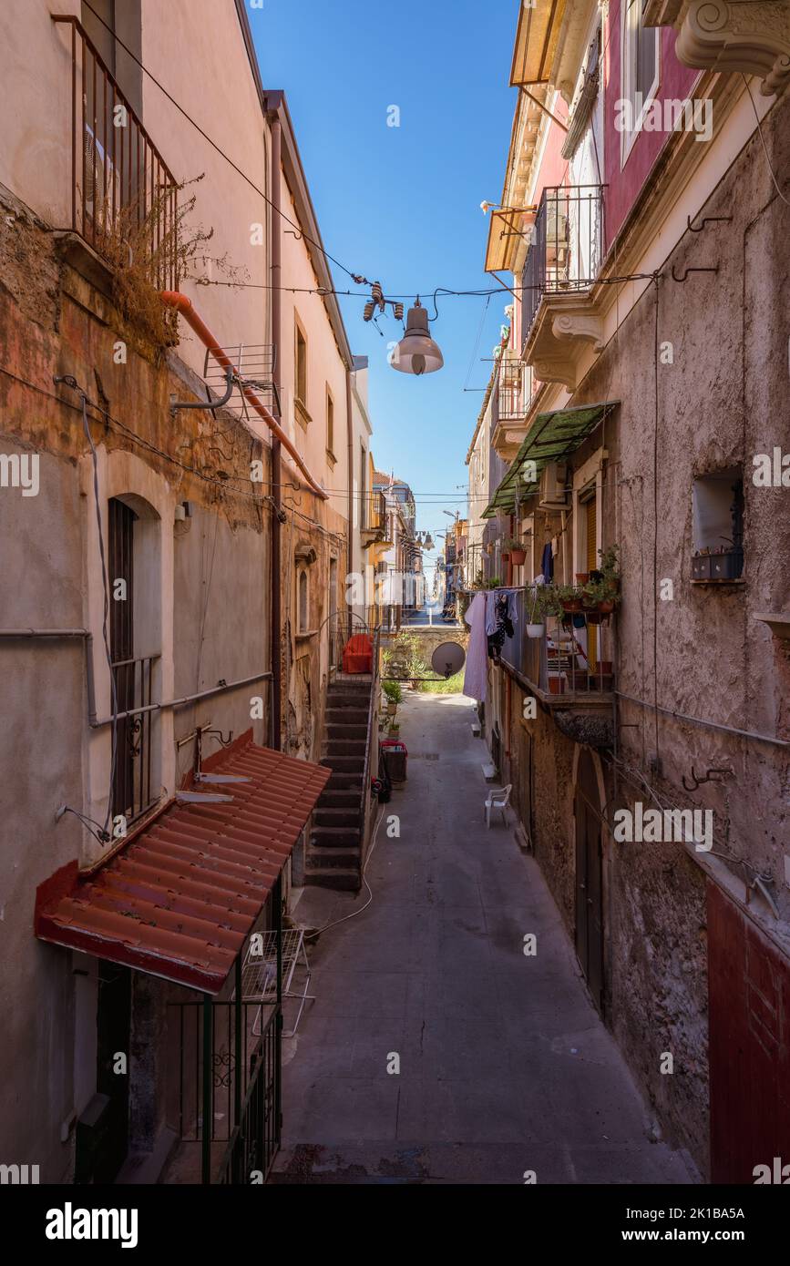 Pittoresca strada casuale a Catania, Sicilia, Italia Foto Stock