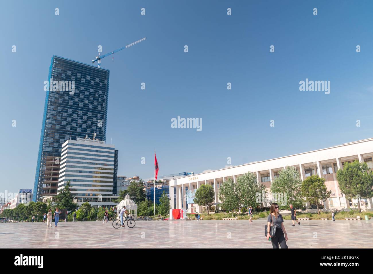 Tirana, Albania - 4 giugno 2022: Piazza Skanderbeg (albanese: Sheshi Skenderbej). Foto Stock