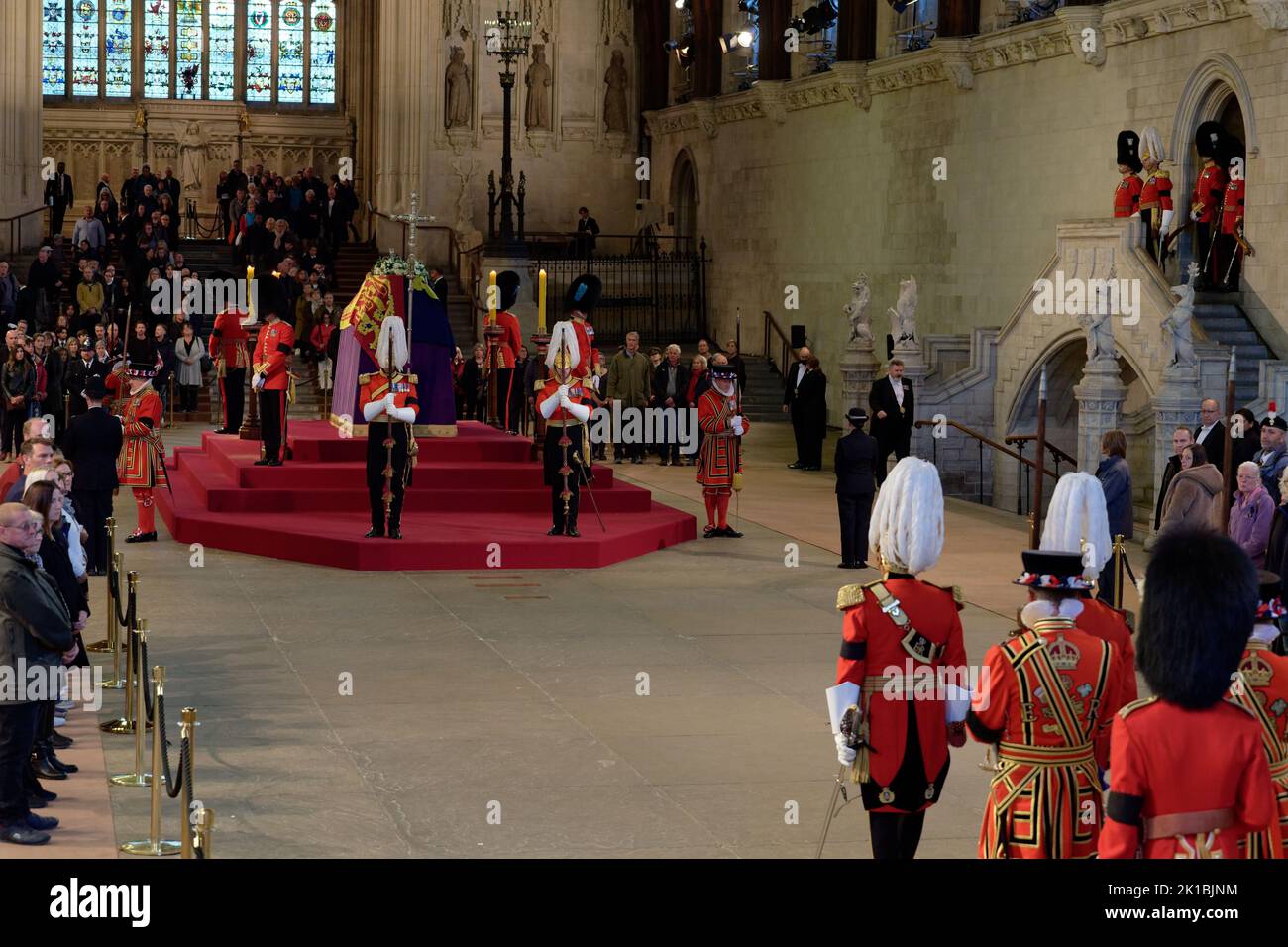 Regina Elisabetta II - sdraiata nello Stato di Westminster Hall Foto Stock