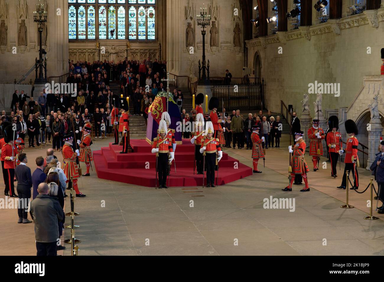 Regina Elisabetta II - sdraiata nello Stato di Westminster Hall Foto Stock