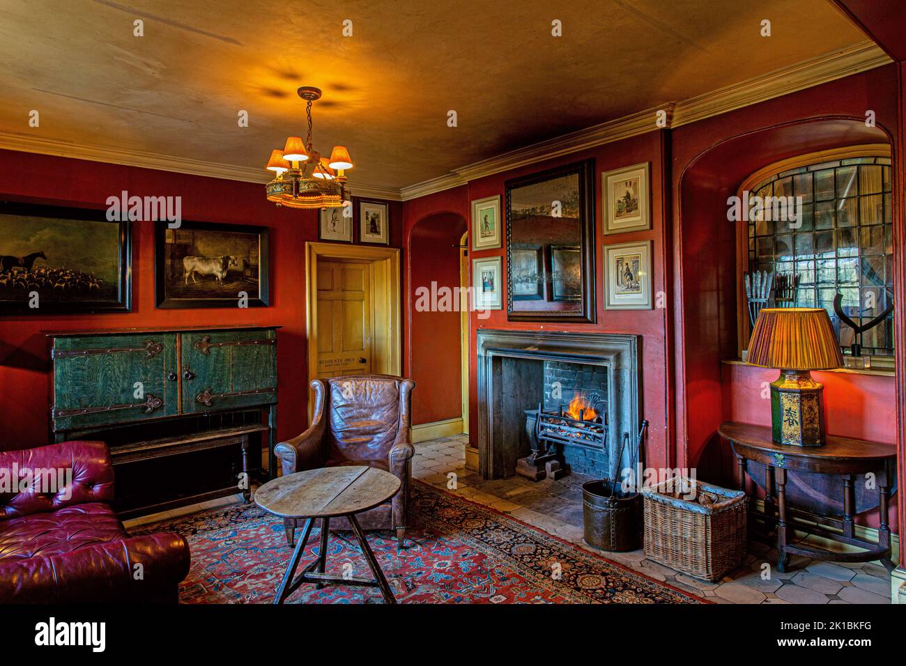 L'interno del pub Gunton Arms nel Nord Norfolk, Inghilterra. © Horst A. Friedrichs /Great Pub of England /Prestel Publishing Foto Stock