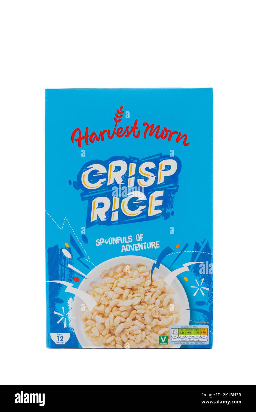 Irvine, Scozia, Regno Unito - 20 agosto 2022: Harvest Morn Crisp riso serie colazione per il marchio Aldi e in una scatola di cartone e imballaggio che è recyc Foto Stock