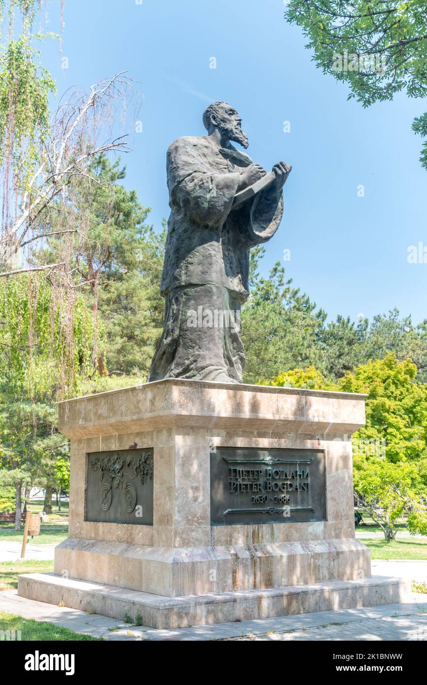 Skopje, Macedonia settentrionale - 5 giugno 2022: Monumento di Pjeter Bogdani. Foto Stock