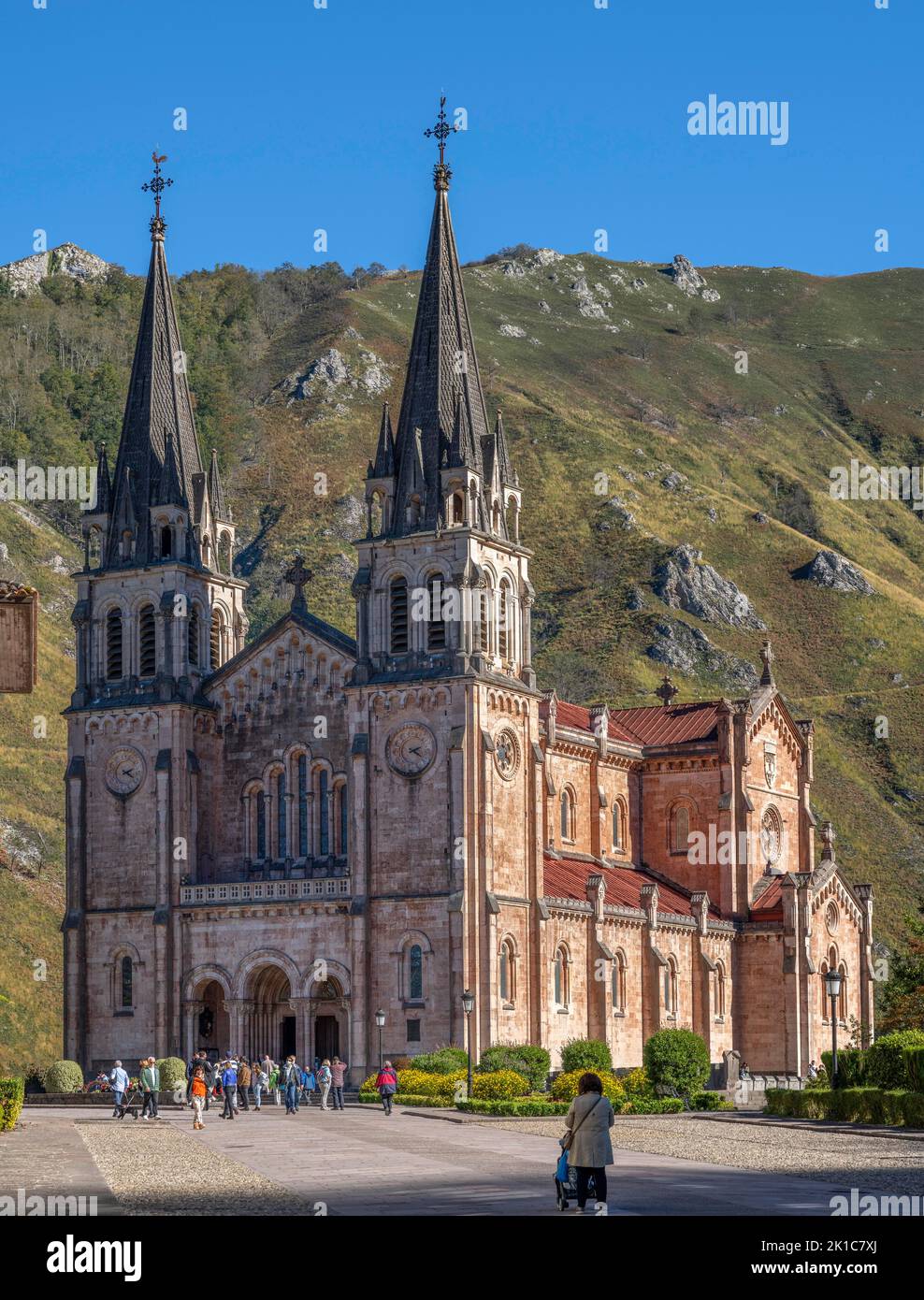 Basilica della Vergine di Covadonga nel Parco Nazionale di Los Picos Spagna Foto Stock