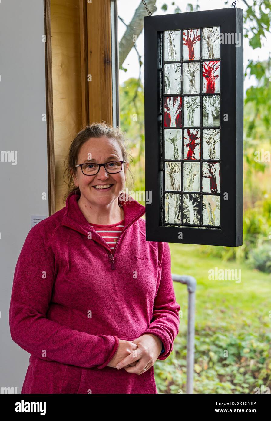 Amisfield Walled Garden, East Lothian, Scotland, UK, 17th settembre 2022. Art in the Garden: Una mostra di opere d'arte di artisti con stili e materiali diversi si svolge per una settimana. Nella foto: Vetreria Kate Henderson. Credit: Sally Anderson/Alamy Live News Foto Stock