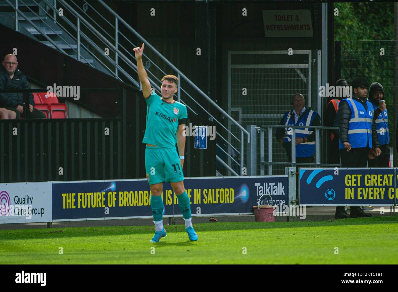 Josh Hawkes of Tranmere Rovers celebra il primo goal del gioco del suo fianco durante la partita della Sky Bet League 2 tra Salford City e Tranmere Rovers a Moor Lane, Salford, sabato 17th settembre 2022. Foto Stock