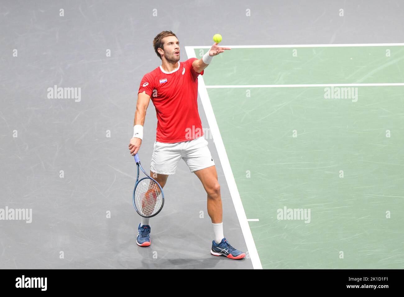 Borna Coric (Croazia) contro l'Argentina. Finali della Coppa Davis, Gruppo A (Bologna) Foto Stock