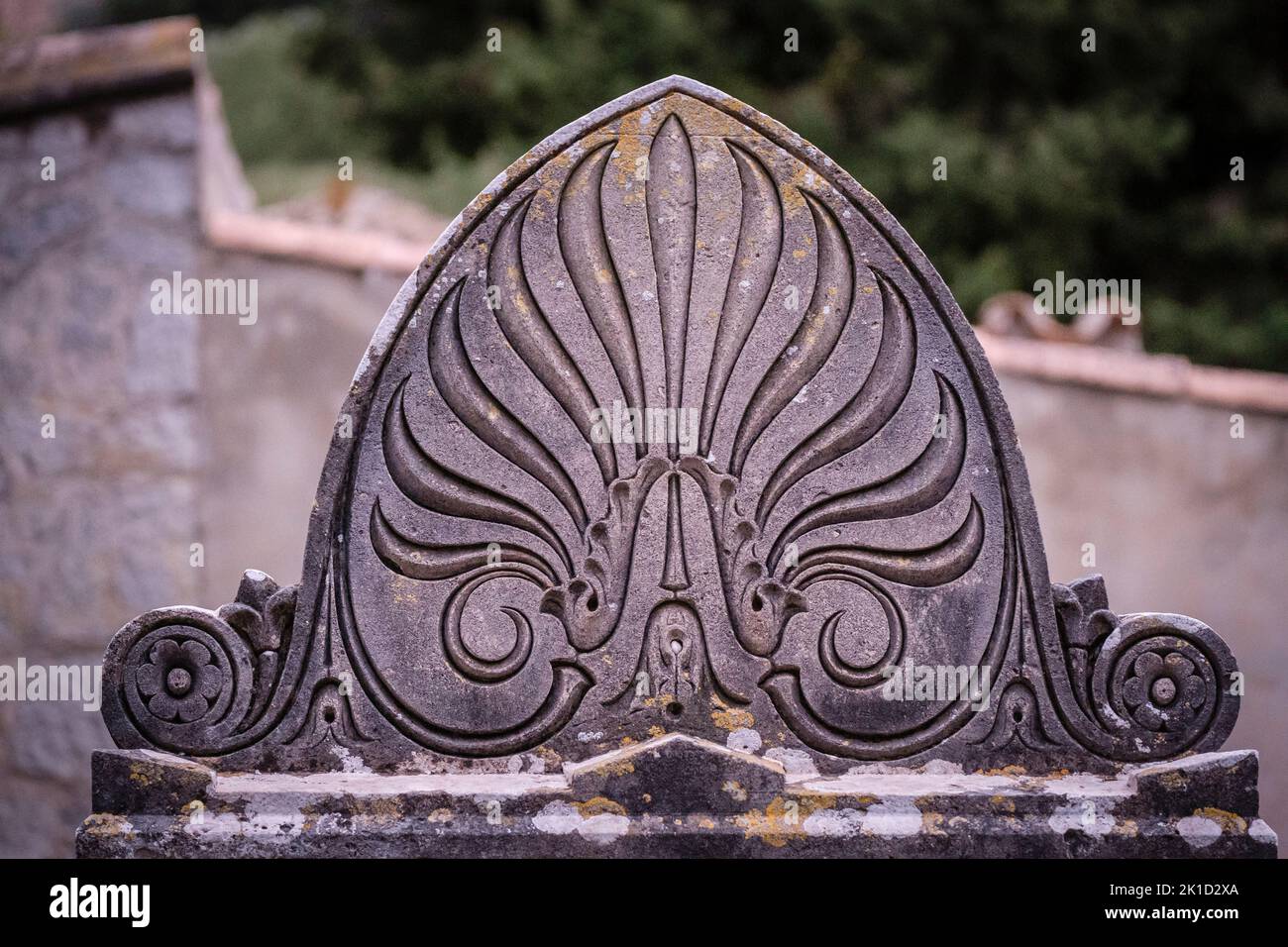 Lettera alfa decorata, simbolo dell'inizio, cimitero di Valldemossa, Maiorca, Isole Baleari, Spagna. Foto Stock