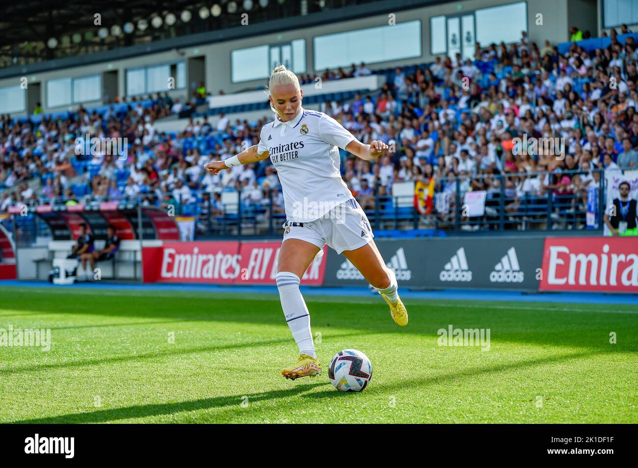 Madrid, Madrid, Spagna. 17th Set, 2022. SOFIE SVAVA (23) in azione durante la partita di calcio tra.Real Madrid e Valencia celebrata a Madrid, Spagna allo stadio Alfredo di Stefano sabato 17 settembre 2022 valido per la settimana di incontro 2 della prima divisione femminile spagnola 'Liga F' (Credit Image: © Alberto Gardin/ZUMA Press Wire) Foto Stock