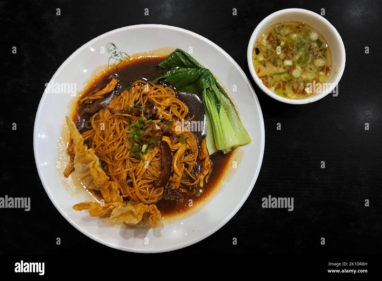 Noodle Pangsit, cibo tradizionale malese al Cafe Jakarta, Indonesia Foto Stock