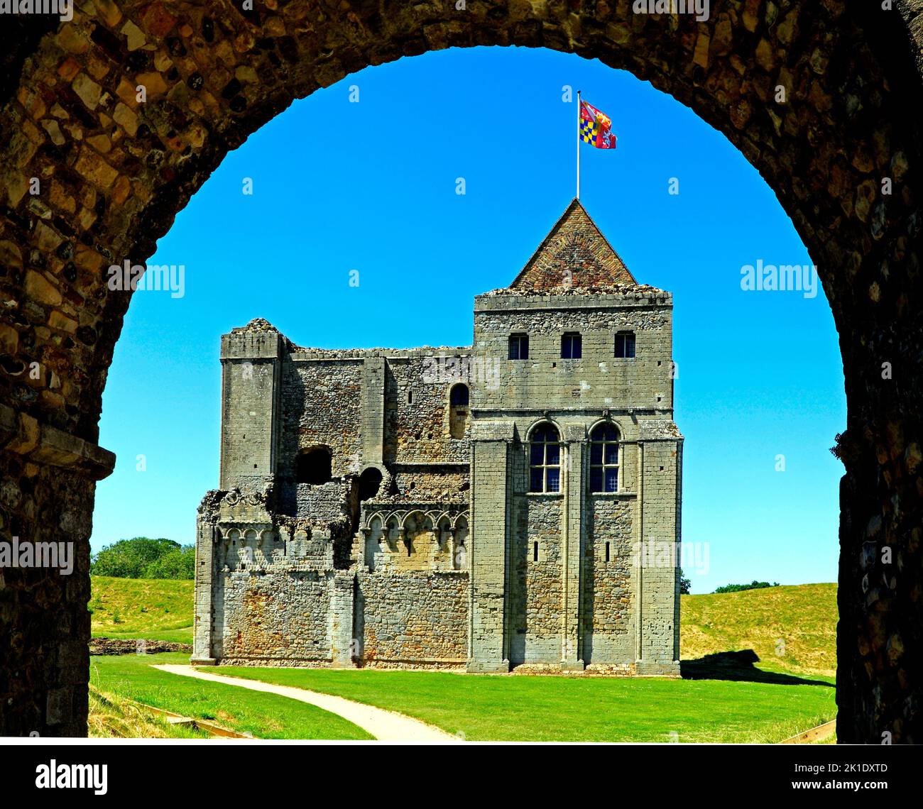 Castello Rising Castello, attraverso arco, Norman Keep, castelli medievali inglesi, Norfolk, Inghilterra Foto Stock